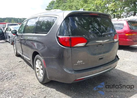 2019 Chrysler Pacifica Touring L z USA, uszkodzony, nr VIN 2C4RC1BG9KR531527